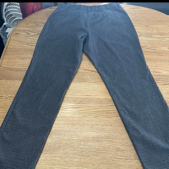 Lee Relaxed Fit, Straight Leg, Mid Rise Pant, Wrinkle Resistant Size 14 Medium - Picture 2 of 9